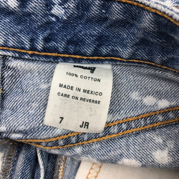 Levi's Bleached Cut Off Jean Shorts - Picture 6 of 7